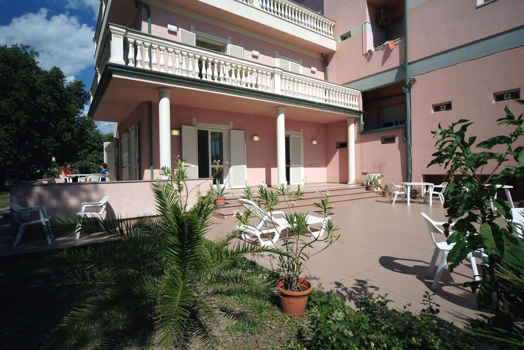 Hotel Happy Marina di Pietrasanta Bagian luar foto