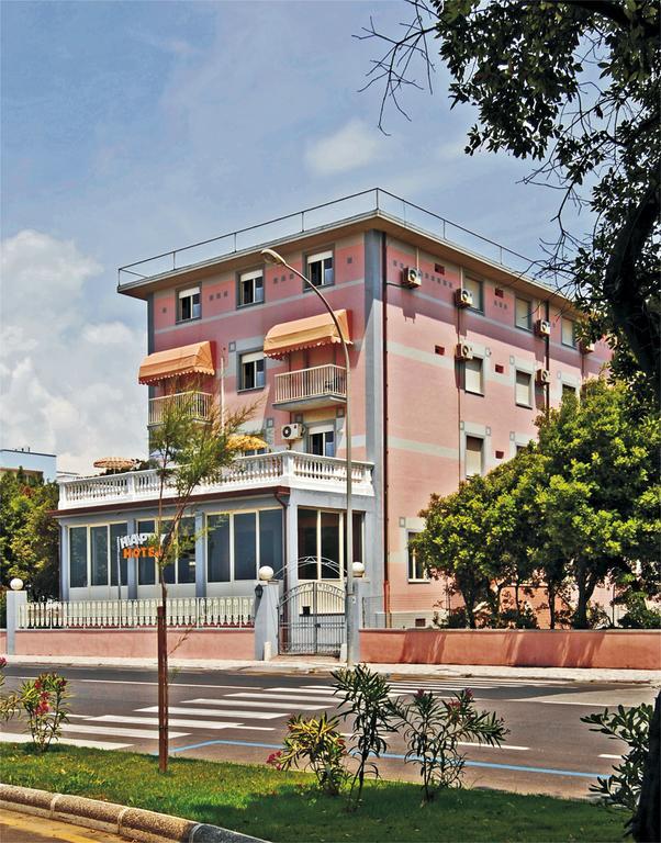 Hotel Happy Marina di Pietrasanta Bagian luar foto