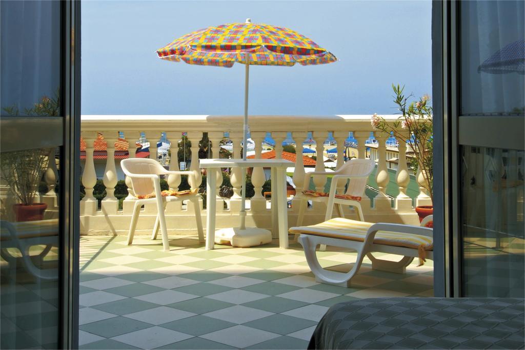 Hotel Happy Marina di Pietrasanta Bagian luar foto