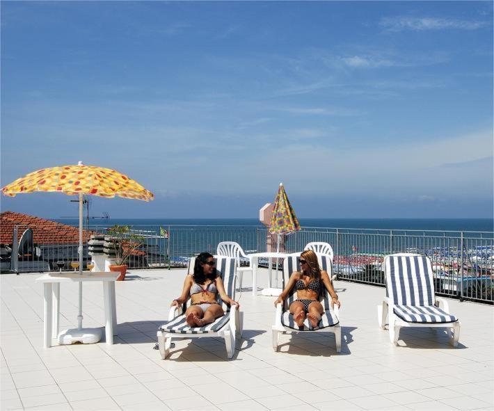 Hotel Happy Marina di Pietrasanta Bagian luar foto