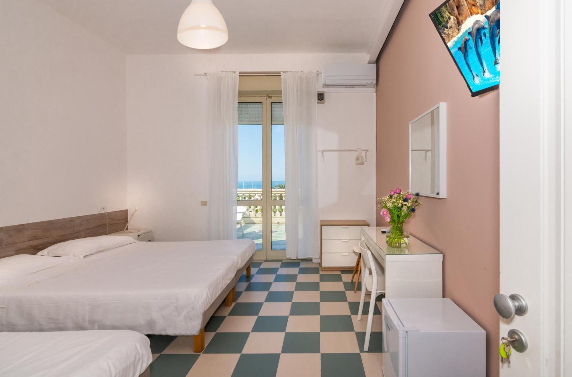 Hotel Happy Marina di Pietrasanta Bagian luar foto