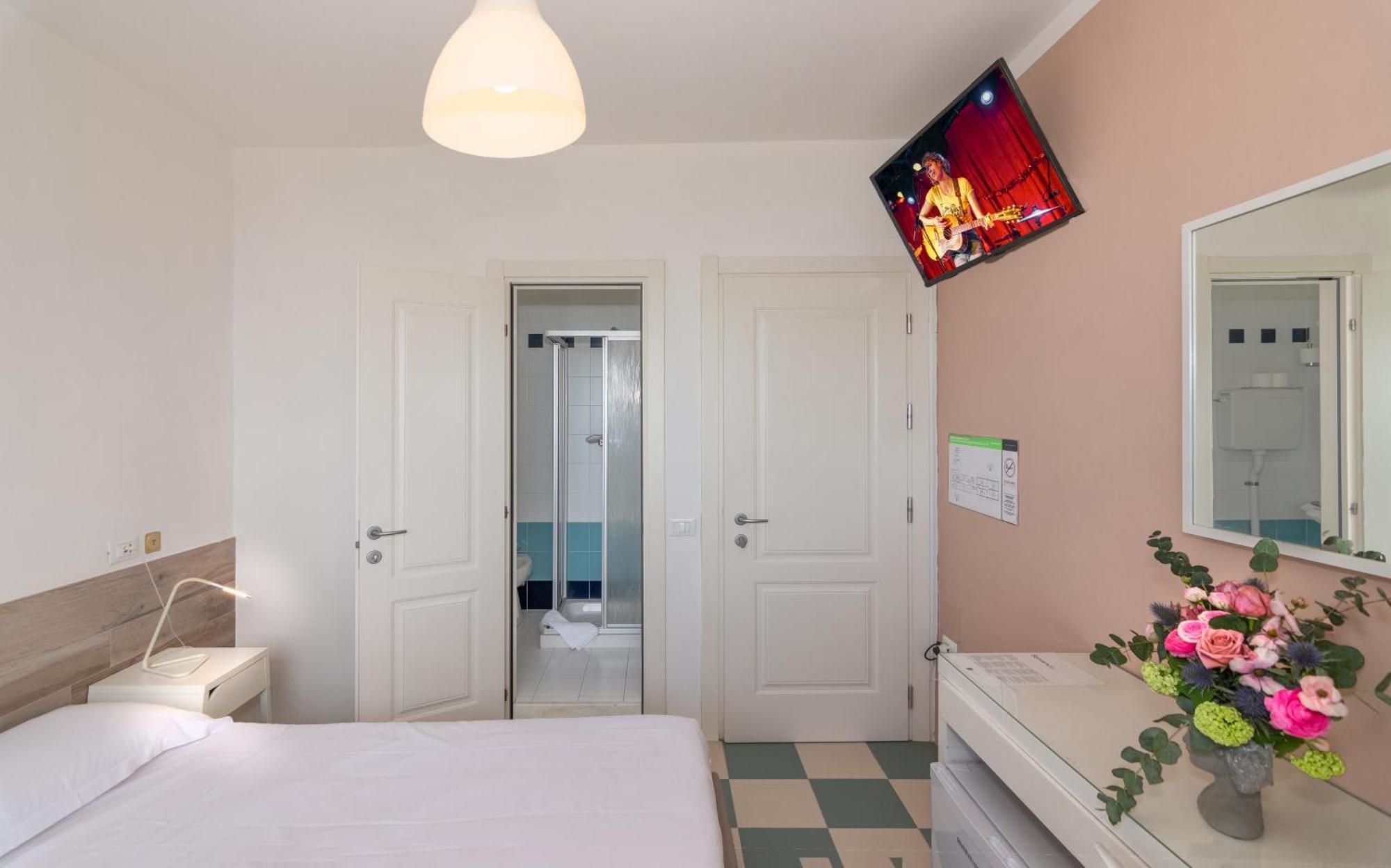 Hotel Happy Marina di Pietrasanta Bagian luar foto