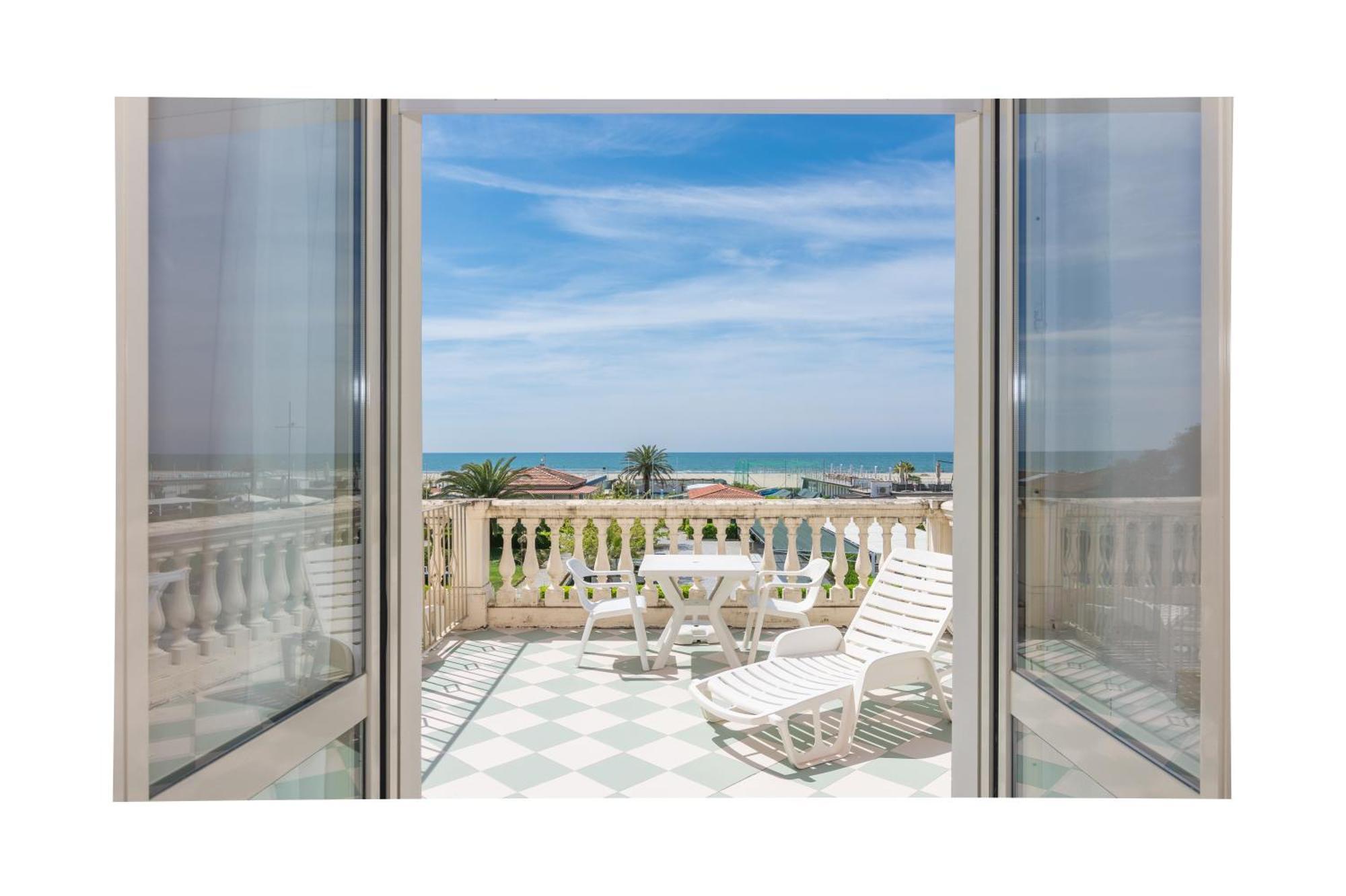 Hotel Happy Marina di Pietrasanta Bagian luar foto