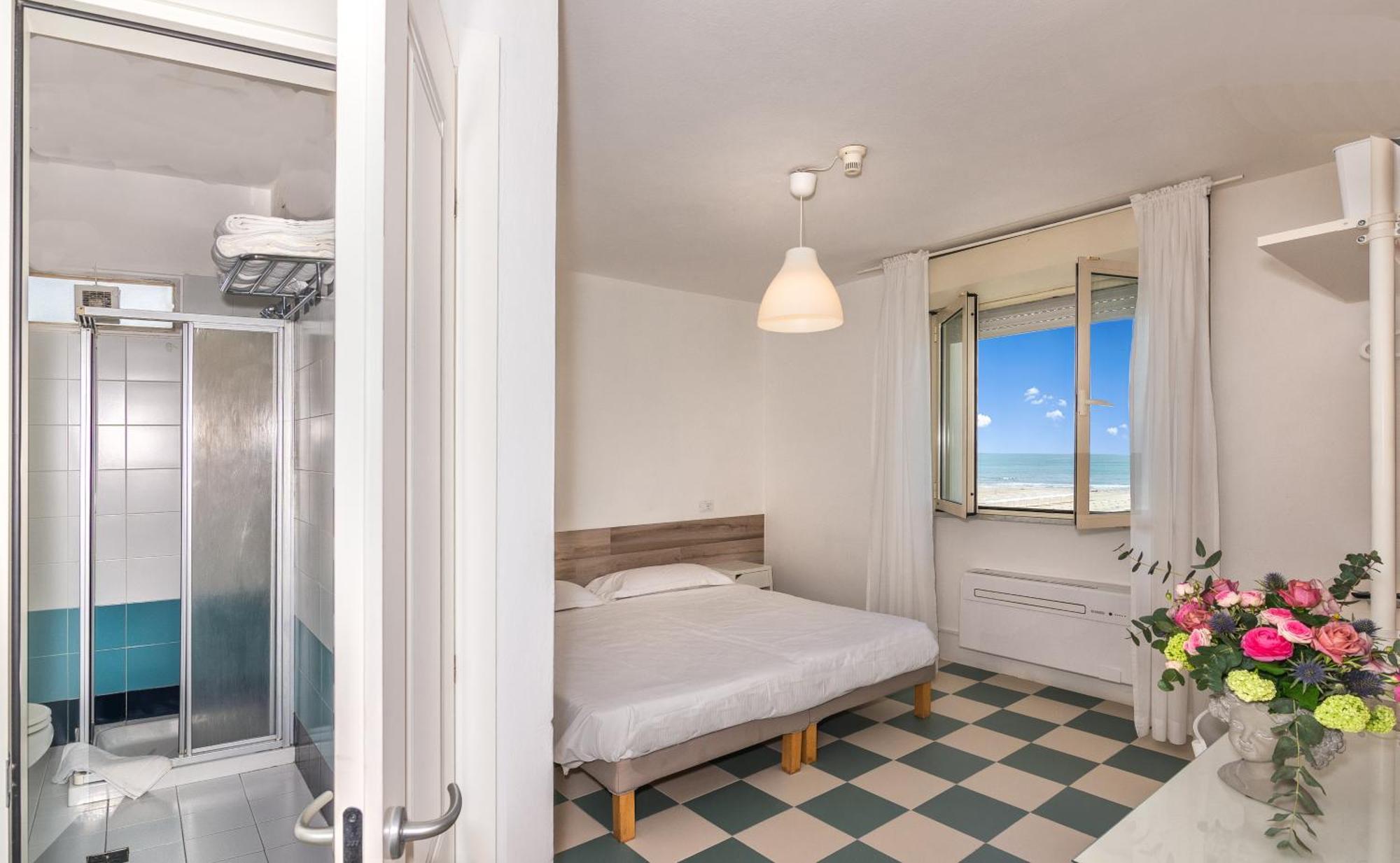 Hotel Happy Marina di Pietrasanta Bagian luar foto