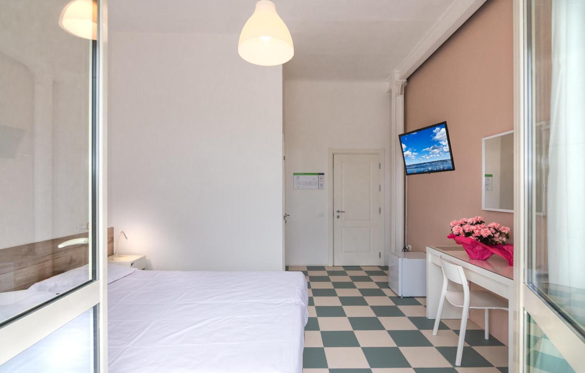 Hotel Happy Marina di Pietrasanta Bagian luar foto