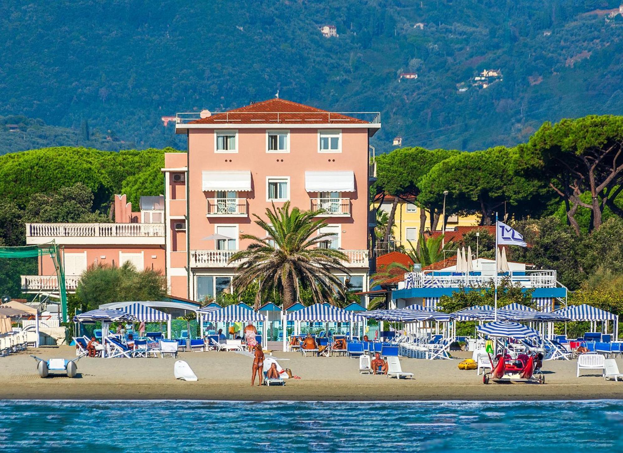 Hotel Happy Marina di Pietrasanta Bagian luar foto