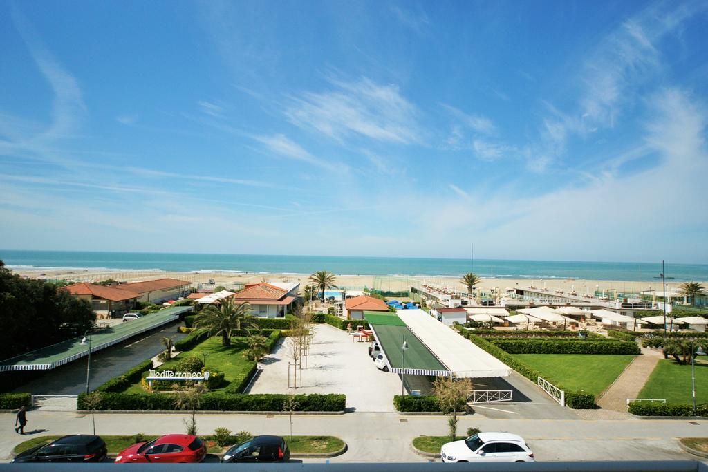 Hotel Happy Marina di Pietrasanta Bagian luar foto